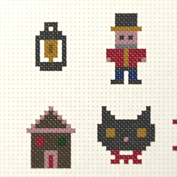 16 Christmas Minis with Fox and Owl: detail